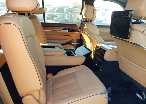 2022 Jeep Grand Wagoneer Series Iii 4X4 z USA, uszkodzony, nr VIN 1C4SJVGJ8NS202310